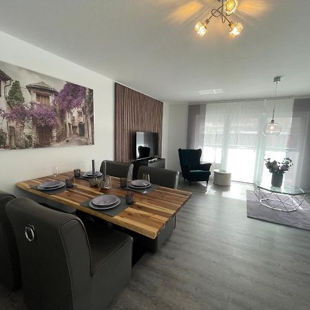 Exklusive Wohnung Zentral Mit Grossem Balkon Лосхайм Екстериор снимка