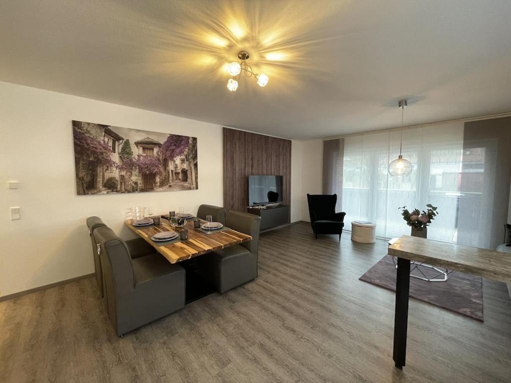 Exklusive Wohnung Zentral Mit Grossem Balkon Лосхайм Екстериор снимка