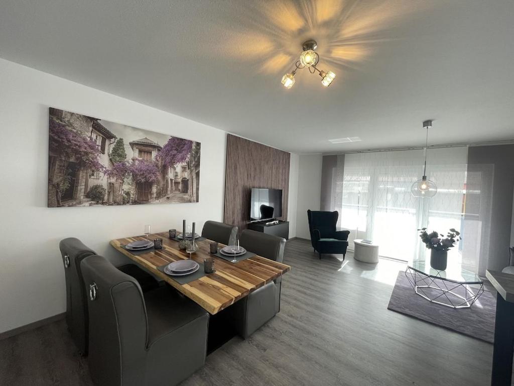 Exklusive Wohnung Zentral Mit Grossem Balkon Лосхайм Екстериор снимка