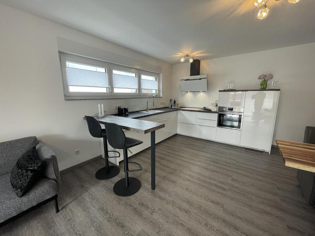 Exklusive Wohnung Zentral Mit Grossem Balkon Лосхайм Екстериор снимка
