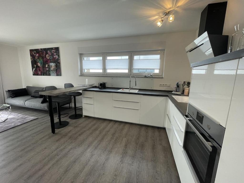 Exklusive Wohnung Zentral Mit Grossem Balkon Лосхайм Екстериор снимка