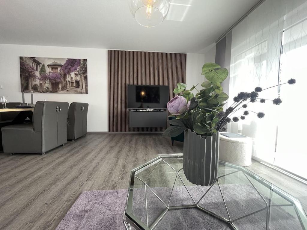 Exklusive Wohnung Zentral Mit Grossem Balkon Лосхайм Екстериор снимка
